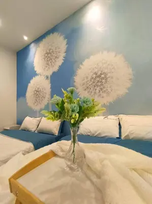 a vase with flowers on a table in a room at De cozy 5.0 Double storey (10-16 pax ++) in Ipoh