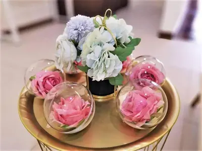 a group of vases with flowers in them on a table at \u5317\u6b27ING\u98ce\u683c\u8c6a\u534e\u65e5\u51fa\u6d77\u666f\u5957\u623f Nordic ING Luxury Seaview Suite in Tanjong Tokong