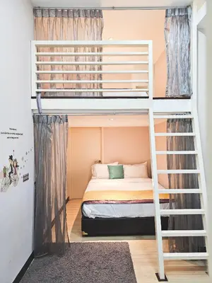 a bunk bed with a ladder in a room at Pearl Rice Garden \uff08cottage style\uff09\u7c73\u6a02\u574a\u9802\u5c64\u7530\u56ed\u5f0f\u9ad8\u7ea7\u516c\u5bd3 in Sekincan