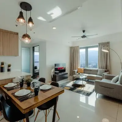 SOPHIA'S HOME - CITY and HILL VIEW 3BR at 218 Tropicana Macalister with Netflix & TV Box
