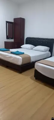 two beds sitting next to each other in a room at D'Mudah Motel & Homestay in Kulim