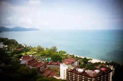an aerial view of a resort next to the ocean at Happy Home 10 Sri Sayang Batu Ferringhi in Batu Ferringhi