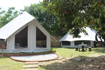 a tent and a picnic table in a yard at Fraser Valley Kuala Kubu Bharu in Kuala Kubu Baharu