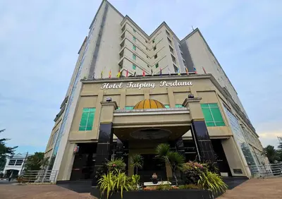 a building with a sign that reads steel shopping accelerator at Hotel Taiping Perdana in Taiping