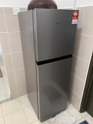 a refrigerator in the corner of a room at De’ Nuhir Homestay Teluk Senangin in Kampong Batu Tiga