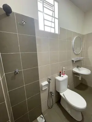 a bathroom with a toilet and a sink at De’ Nuhir Homestay Teluk Senangin in Kampong Batu Tiga