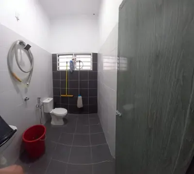 a bathroom with a shower and a toilet at Homestay D'Mama Īfor mūslimĪ in Tanjung Malim