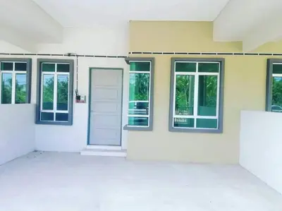 a white house with windows and a white door at Homestay Dorani Sungai Besar in Sungai Besar