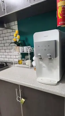 a white microwave on a counter in a kitchen at Homestay De Mutiara Tasek Ipoh in Ipoh