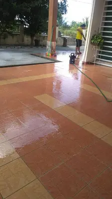 a person with a hose on the floor of a building at Zulkifli Homestay Tambun,Ulu kinta,Tg Rambutan in Ipoh