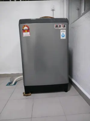 a refrigerator sitting on the floor in a room at \u4f11\u95f2\u6c11\u5bbf Leisure Homestay @The Venus Sitiawan in Kampong Lumut Kiri