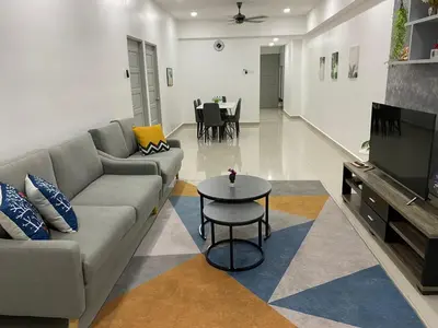 a living room with a couch and a table at \u4f11\u95f2\u6c11\u5bbf Leisure Homestay @The Venus Sitiawan in Kampong Lumut Kiri