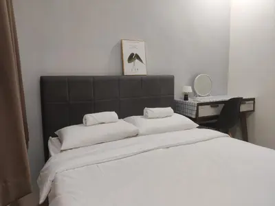 a bedroom with a large white bed with a desk at PoolView Waterpark 300Mbps Ipoh Homestay Manhattan Condo 4-7pax 3bedroom Station 18 pengkalan in Ipoh