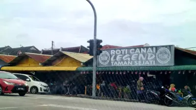 a traffic light in front of a restaurant with a sign at D'Serina Homestay-3 bedroom 6 bed & free parking in Sungai Petani