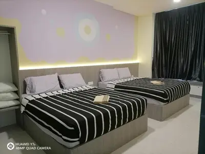 two beds sitting next to each other in a bedroom at stoberi cekelat homestay in Brinchang
