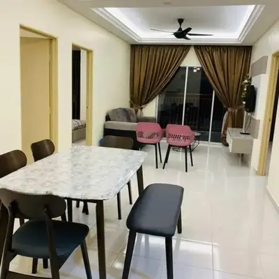Emerald Avenue Apartment Madam Ng.