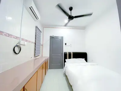 a bedroom with a bed and a ceiling fan at Venice Guest Hostel - Bilik Sahaja in Lumut
