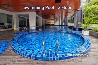 a swimming pool in the middle of a building at Starlight Homestay The Venus Sitiawan in Seri Manjung