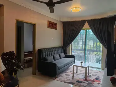 a living room with a couch and a table at ZE II Homestay_Cameron in Tanah Rata