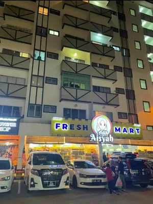a parking lot with cars parked in front of a building at Cameron Homestay klasik Adik Aisyah in Cameron Highlands