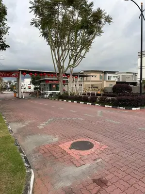a brick road with a tree and a building at Ulike~home stay~Setia residen~4room in Kampong Selamat