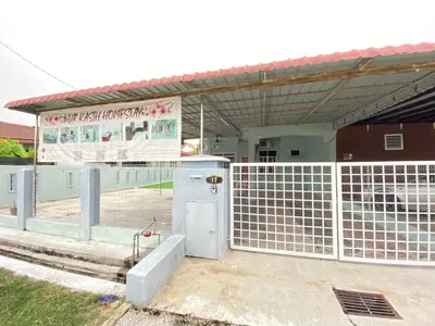 a building with a gate and a fence at Nur Kasih Homestay Seri Manjung in Seri Manjung