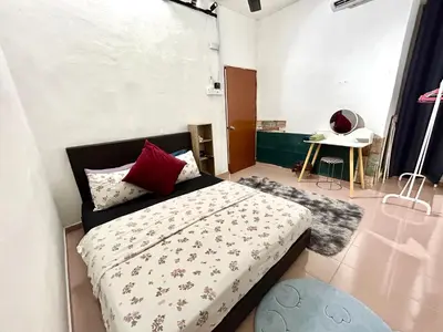 a bedroom with a bed and a table in it at Cozy255#4pax#Wifi#NearAeonAlma#5kmtoIconCity in Bukit Mertajam