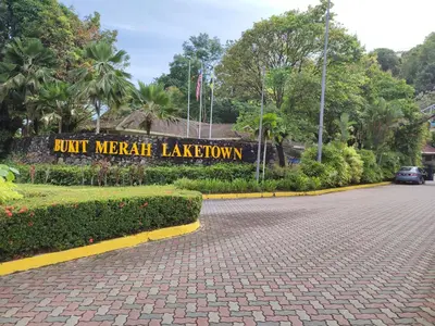 a sign that reads hit miami lakeatown in a park at Sofea Inn Bukit Merah - Suria A7727 in Kampong Selemat