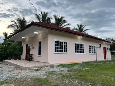 a small white house with a red roof at Joe’s Homestay Raub Phg in Raub