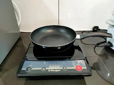 a frying pan on top of a stove at AVENUE HOMESTAY 5 Room 4 Toilet 4 MINUTES TO TOWER in Teluk Intan