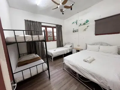 a bedroom with two bunk beds and a ceiling at Mountain View Guesthouse Cameron Highlands in Tanah Rata