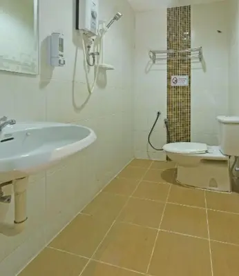 a bathroom with a sink and a toilet at Juru Hotel in Bukit Mertajam