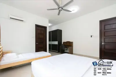 a bedroom with a bed and a ceiling fan at Tanjung Bungah 6BR 20Pax Bungalow w/ Snooker BBQ in Tanjung Bungah