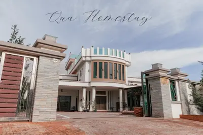 a house with a sign that reads live homaway at Qua Homestay 5 Rooms 6 Bathrooms in Taiping